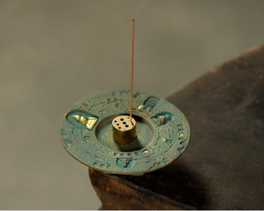 Vintage Brass Chinese Incense Holder with Dragon Motif: A Buyer’s Guide