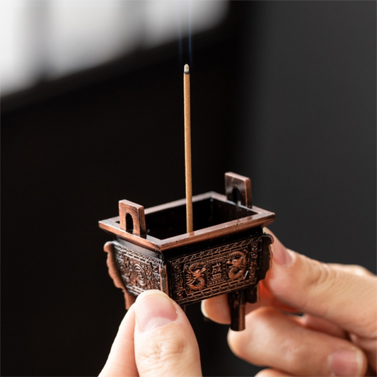 Mini Tripod Incense Burner – Dragon Totem Ritual Vessel (Zinc Alloy)